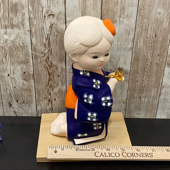 Hakata Geisha Doll Kneeling with Origami Figurine - Picture 5 of 13